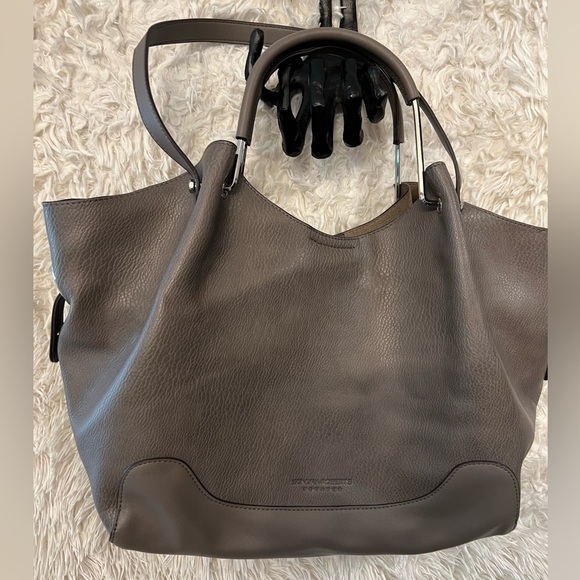 ❤️❤️BNWOT- Sondra Robert's Squared Vegan Leather Tote Satchel Shoulder Bag❤️❤️ - Picture 9 of 14